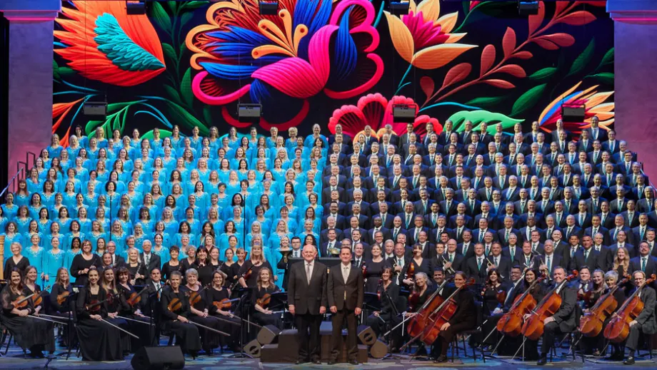 Tabernacle Choir on stage