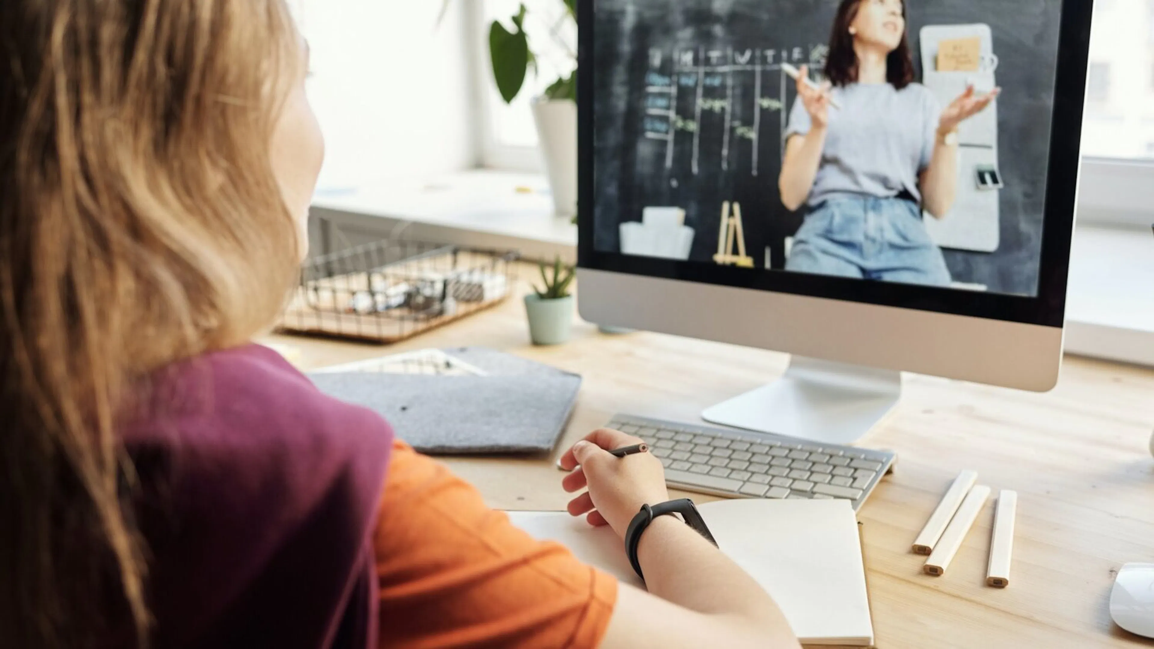 person watch online workshop