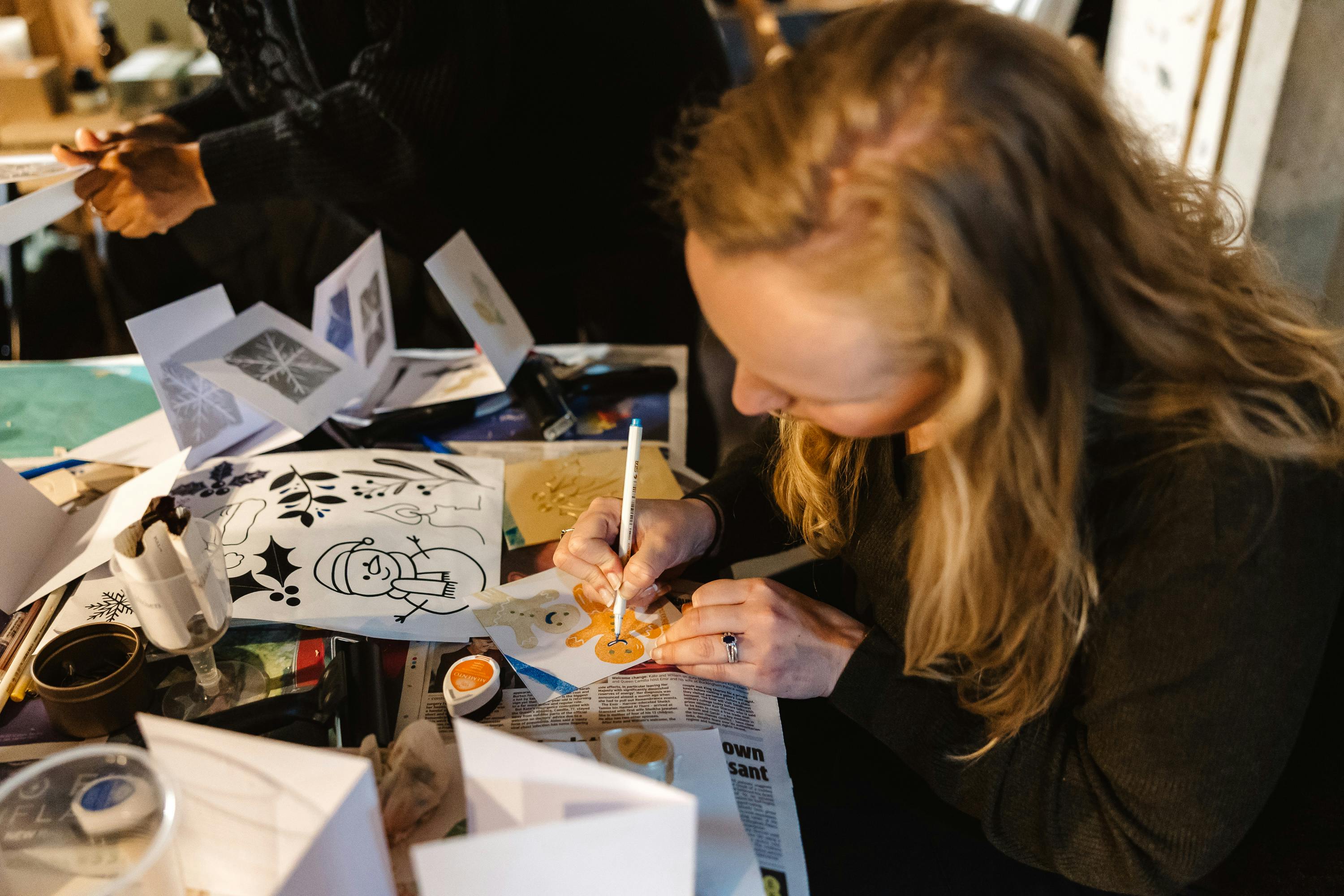 Lou wildflowers of London, person making christmas cards