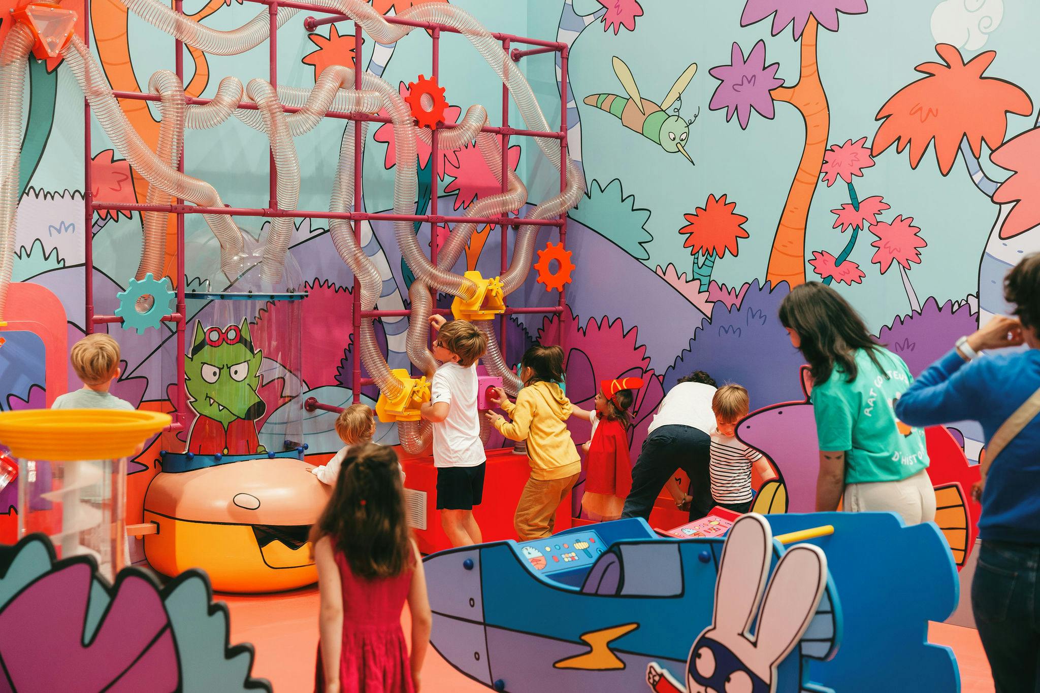 Children playing inside La Maison des Histoires