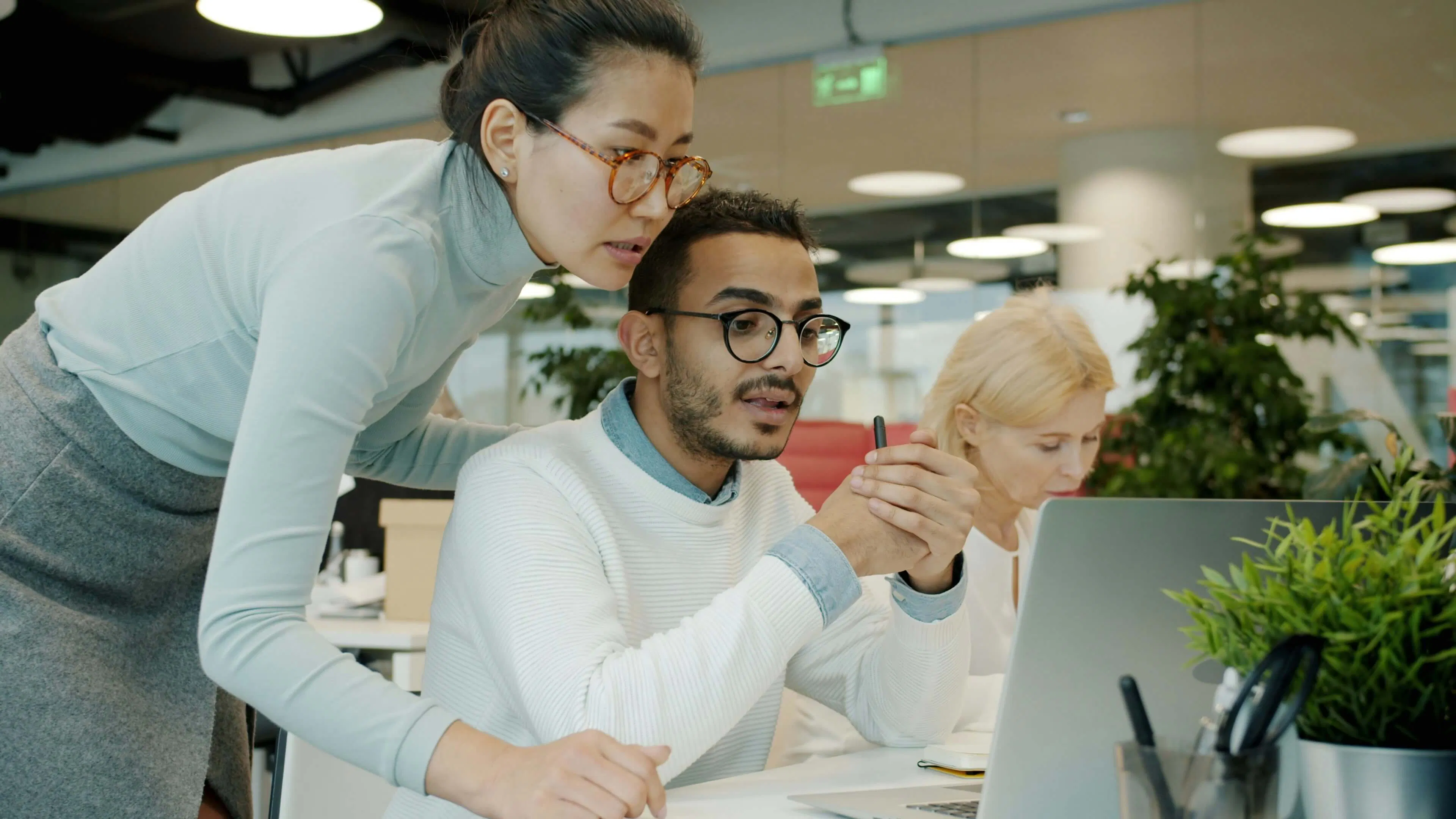 2 people looking at a laptop screen